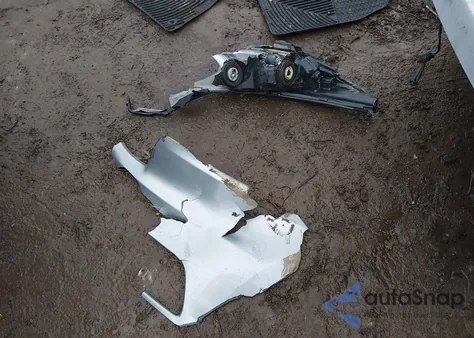 2016 Toyota Highlander Le Plus V6 z USA, uszkodzony, nr VIN 5TDBKRFHXGS244363